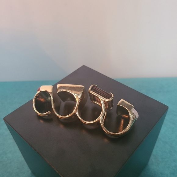 Nina Ricci 4 Finger Ring - Picture 11 of 14